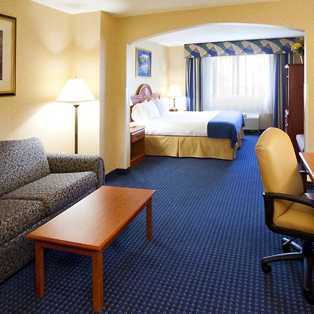 Holiday Inn Express Syracuse Airport By Ihg North Syracuse Exterior foto